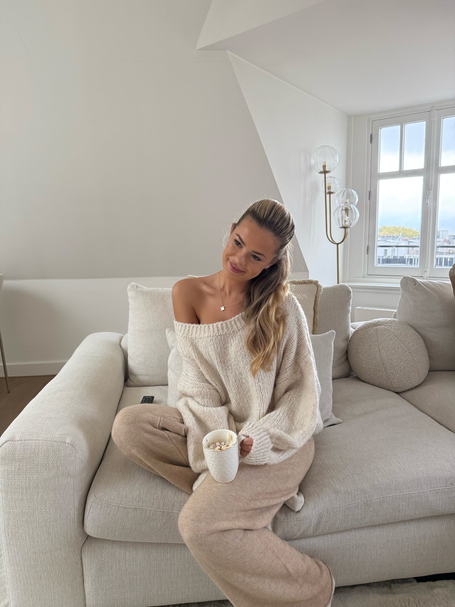 Evi off-shoulder knit